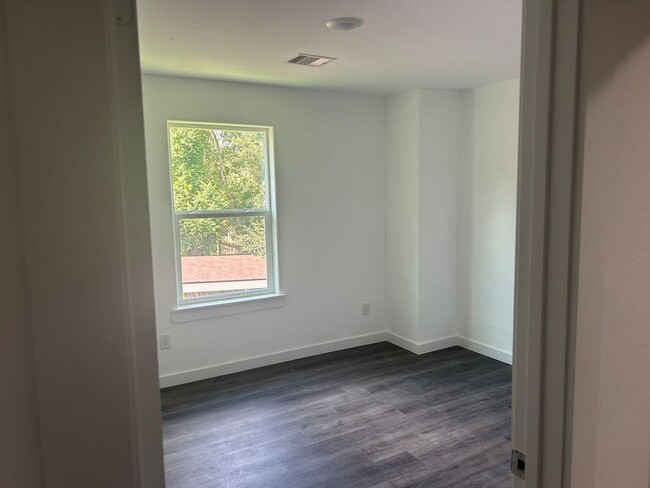 Building Photo - Brand new unit 3 bedrooms, 2.5 baths with ...