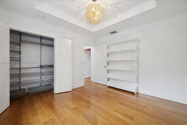 Building Photo - 2910 Calusa St