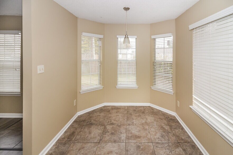 Building Photo - 1604 Marie Rd