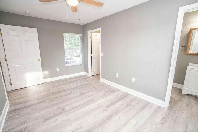 Building Photo - 2920 E Columbus Dr