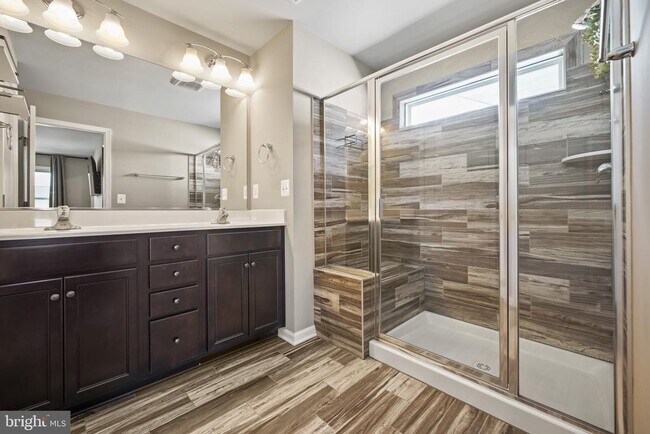 Building Photo - 1025 Forsythia Ln