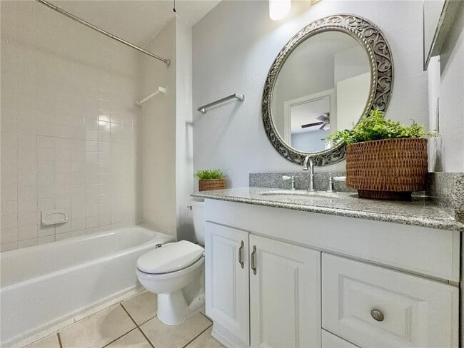 Building Photo - 2 Shine Ave