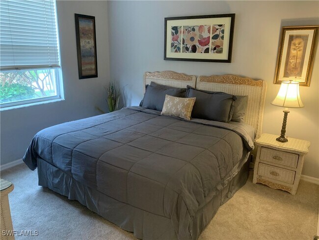 Building Photo - 230 Robin Hood Cir