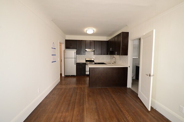 Building Photo - 1401 Jones St
