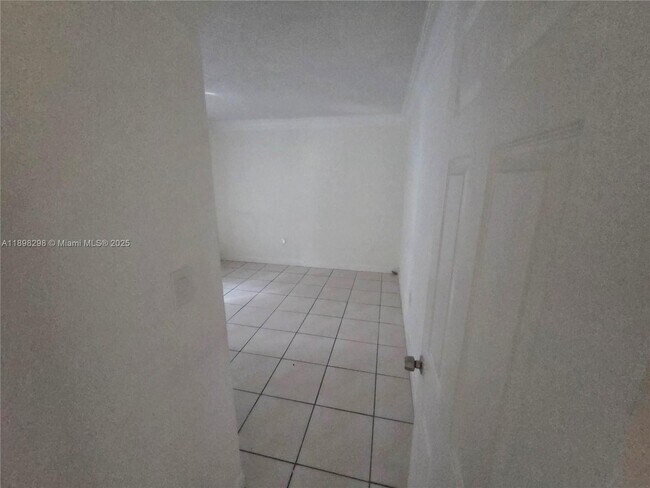 Building Photo - 10000 NW 80th Ct