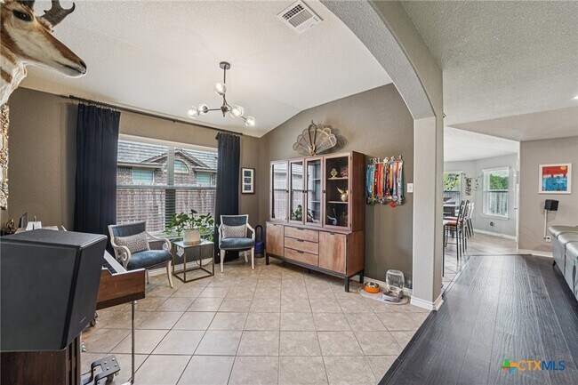 Building Photo - 3303 Vineyard Trail