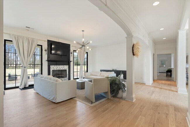 Building Photo - 9376 Forest Wind Cove