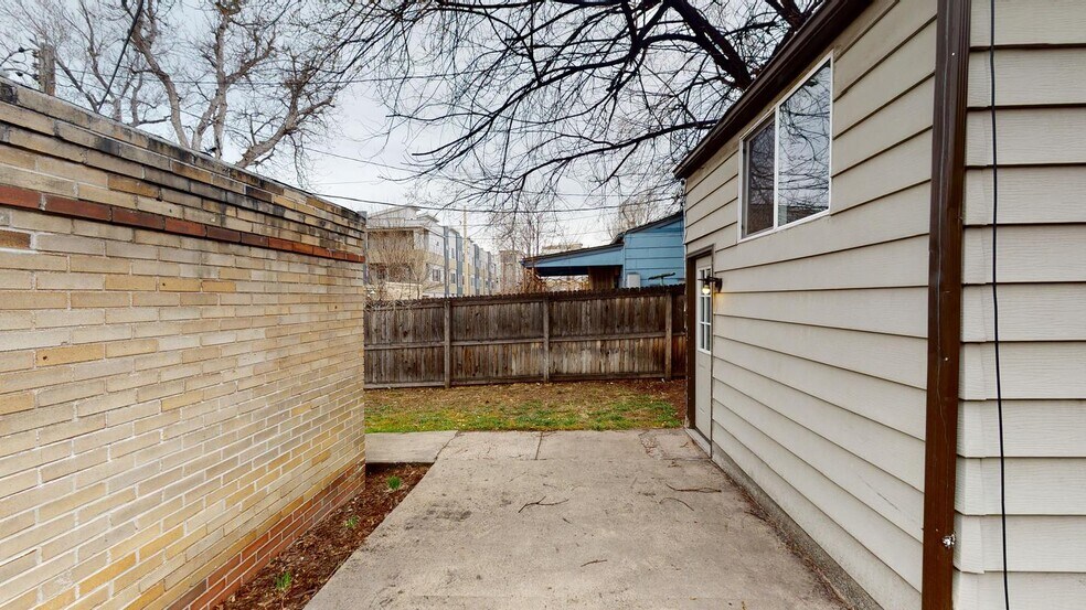 Building Photo - Recently updated Jefferson Park home with fenced backyard