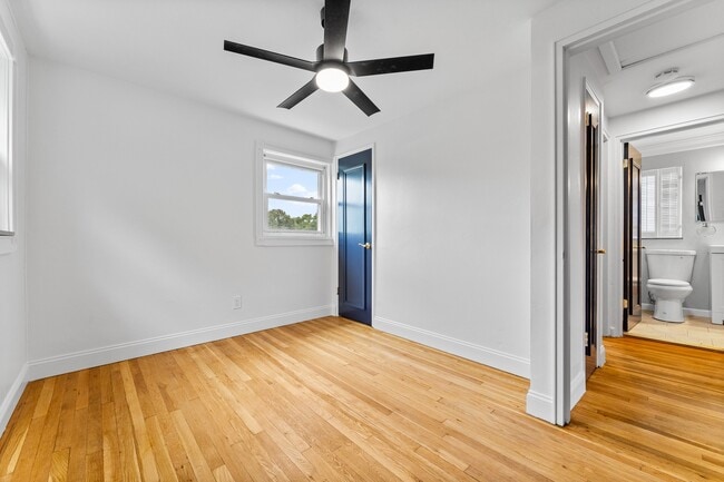 Building Photo - 947 Brintell St