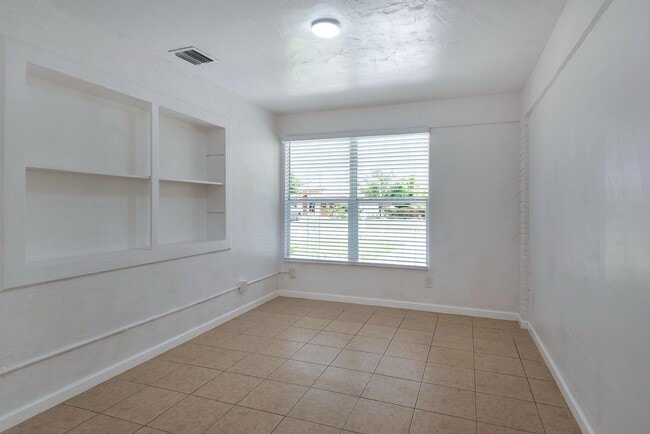 Building Photo - 4882 Jefferson Rd