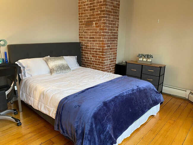 Bedroom 1 - 273 Bowen St