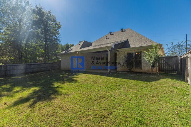 Building Photo - 3 Bed/2 Bath Home in Greenfield Station!!