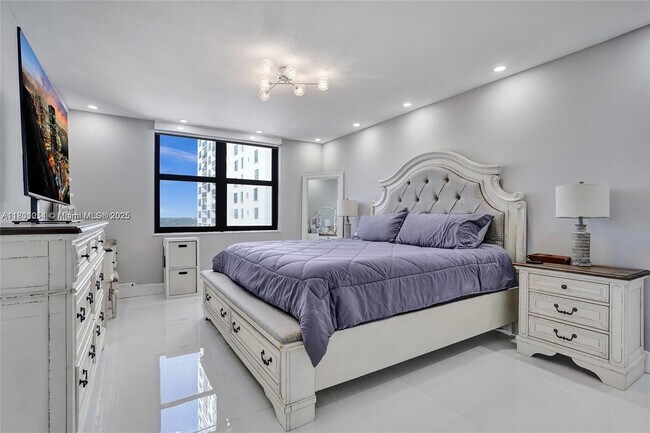 Building Photo - 2301 S Ocean Dr