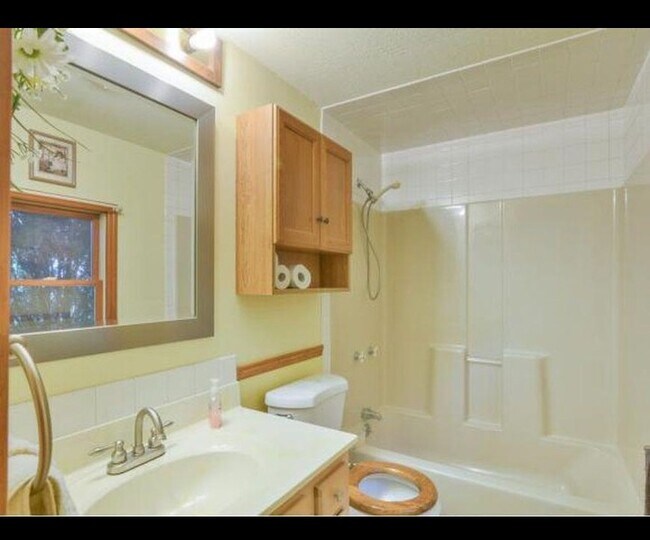 Building Photo - 492 Olinger Dr