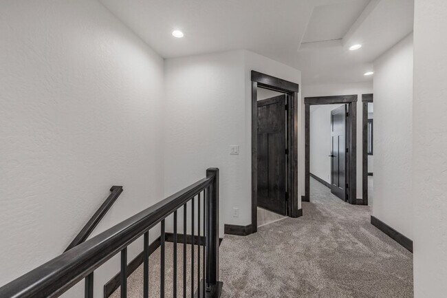 Building Photo - Brand New 3 bed 2.5 townhome