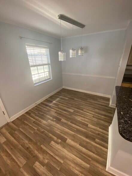 Dining Area - 107 S Obrien St
