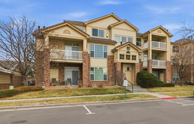 Building Photo - Beautiful 1 Bedroom Condo - Carport, Community and Gym available ASAP!