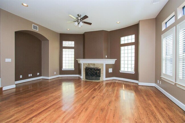 Building Photo - 5410 Rose St