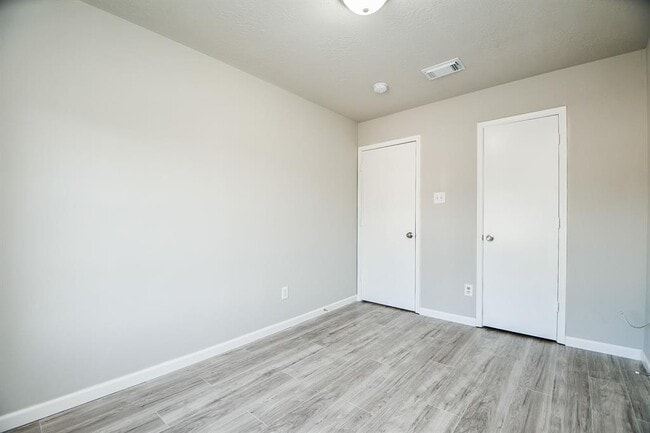 Building Photo - 11659 Evesborough Dr