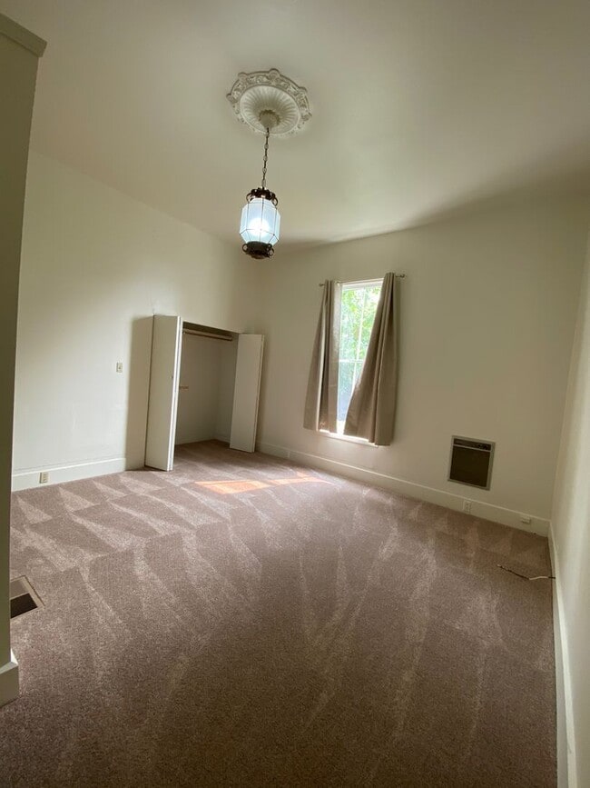 Building Photo - 190 W K St