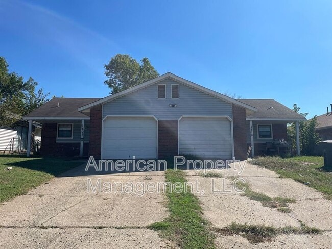 Building Photo - 1808 W 58th St