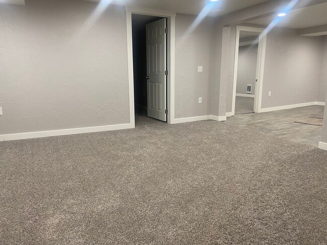 Building Photo - Foothills Properties - Duplex