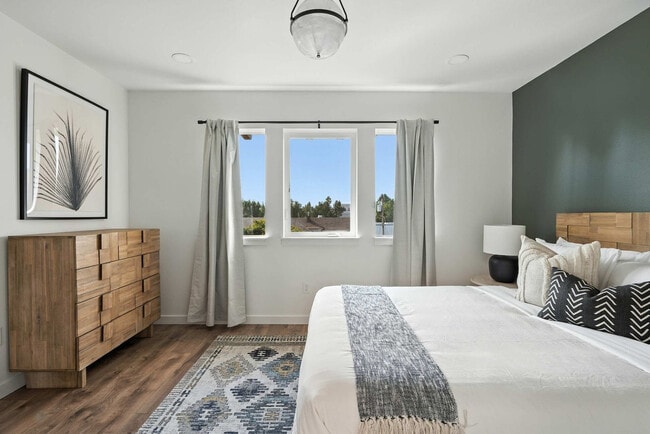 Building Photo - 925 NE 23rd Ave