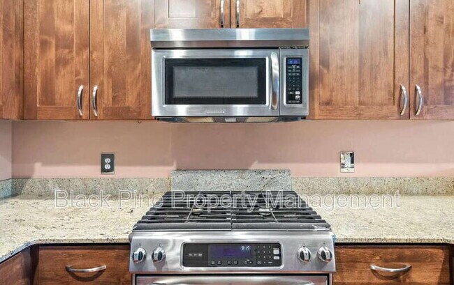 Building Photo - 323 W Jefferson St