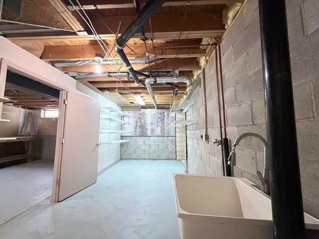 Building Photo - 9135 Windy Creek Dr