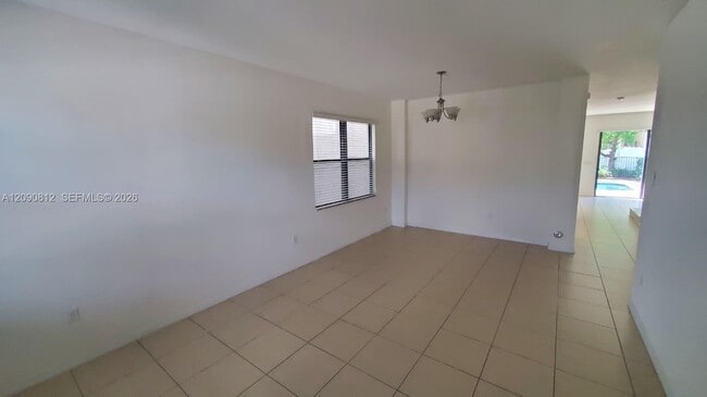 Building Photo - 652 NE 191st Terrace