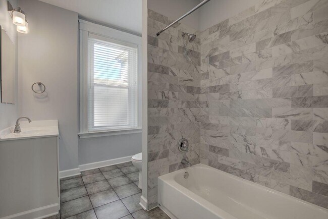 Building Photo - 1629 Hoffner St