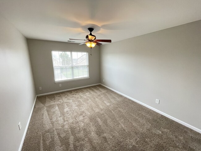 Building Photo - Saundersville Station home with renovation...
