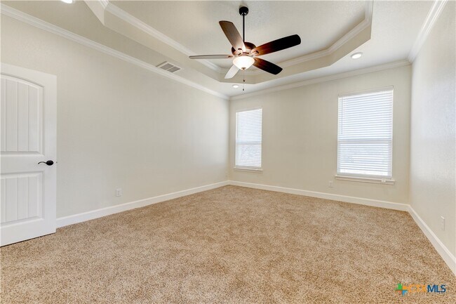 Building Photo - 1040 Vista Dr