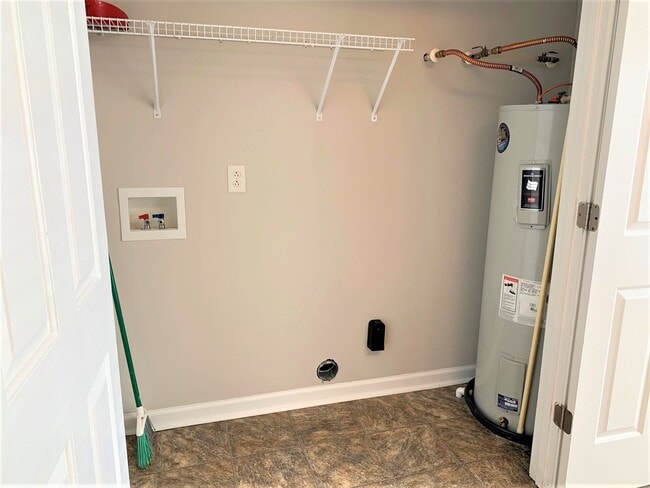 Building Photo - Two bedroom townhome for rent!