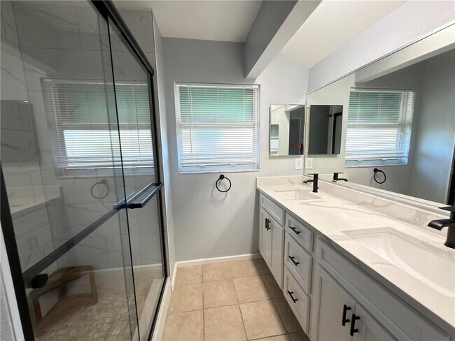 Building Photo - 824 Padua Ln