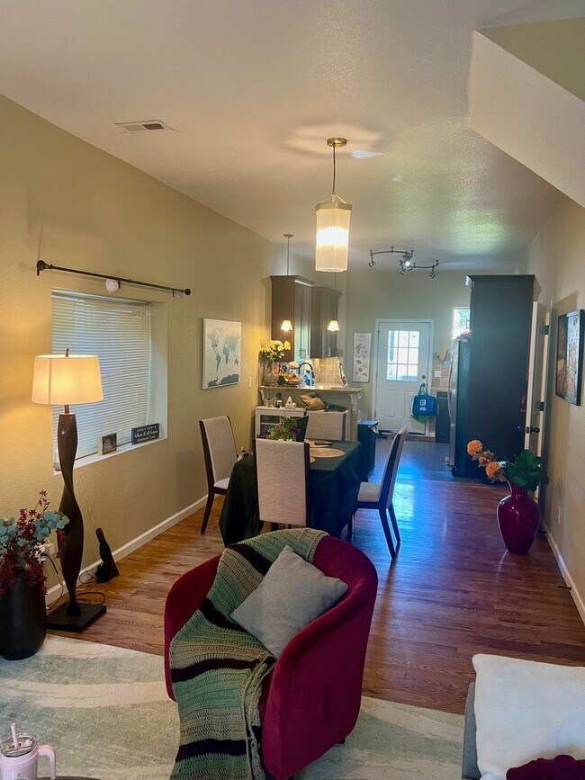 Building Photo - Santa Fe Arts District Gem, 3bed x 2 bath