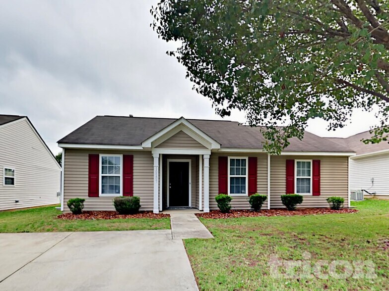 Building Photo - 10207 Green Hedge Ave