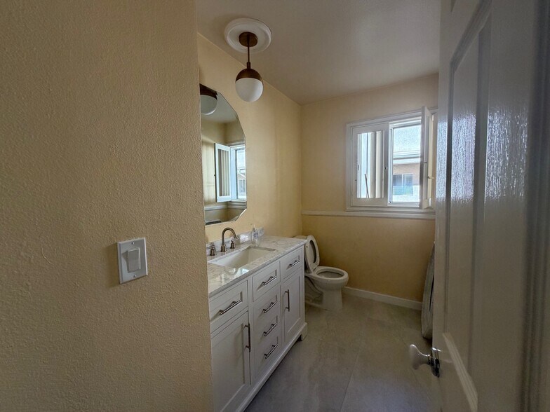 Gest Bathroom - 5266 Lindley Ave