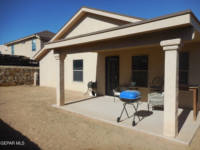 Building Photo - 12572 Paseo Lindo Dr