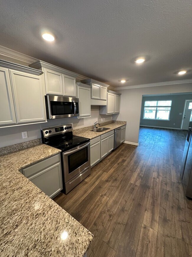 Building Photo - Beautiful 2 Bed 2.5 Bath Townhome *ZONED FOR BLACKMANS SCHOOLS*