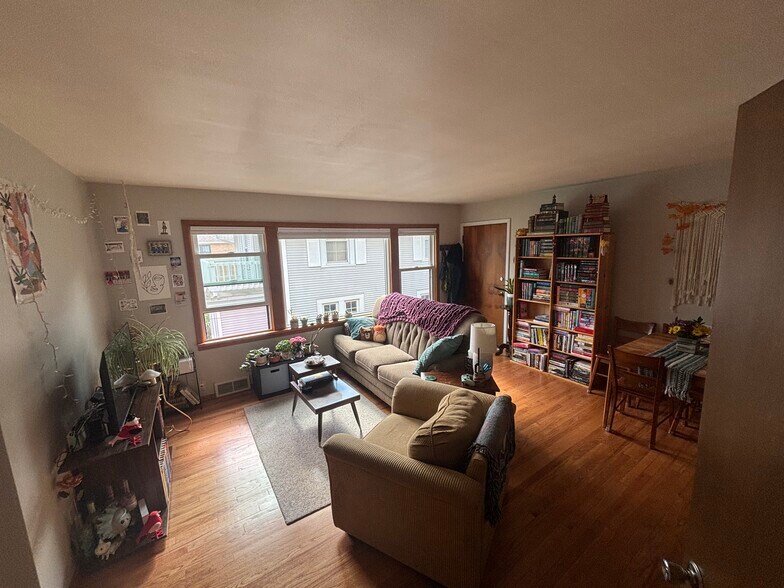 Living Room - 1208 Erin St