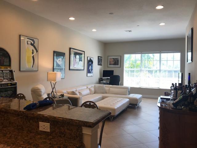 Building Photo - 4573 Artesa Way S