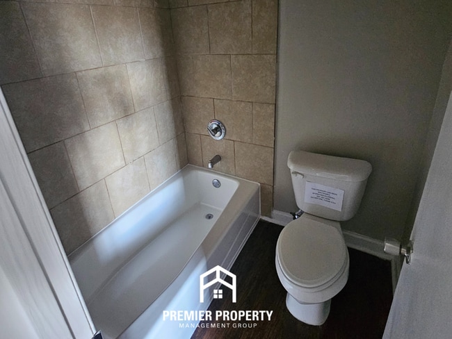 Building Photo - Spacious 4BR/3BA Memphis Home w/ Vaulted Ceilings, Hardwood Floors & 2-Car Garage