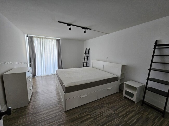 Building Photo - 2401 Collins Ave