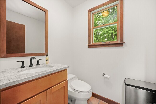 Building Photo - 7 White Oak Ln