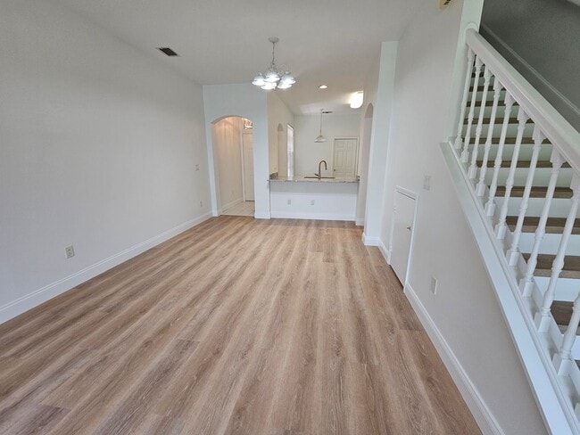 Building Photo - 2 Bedroom, 1.5 bath townhome in gated comm...