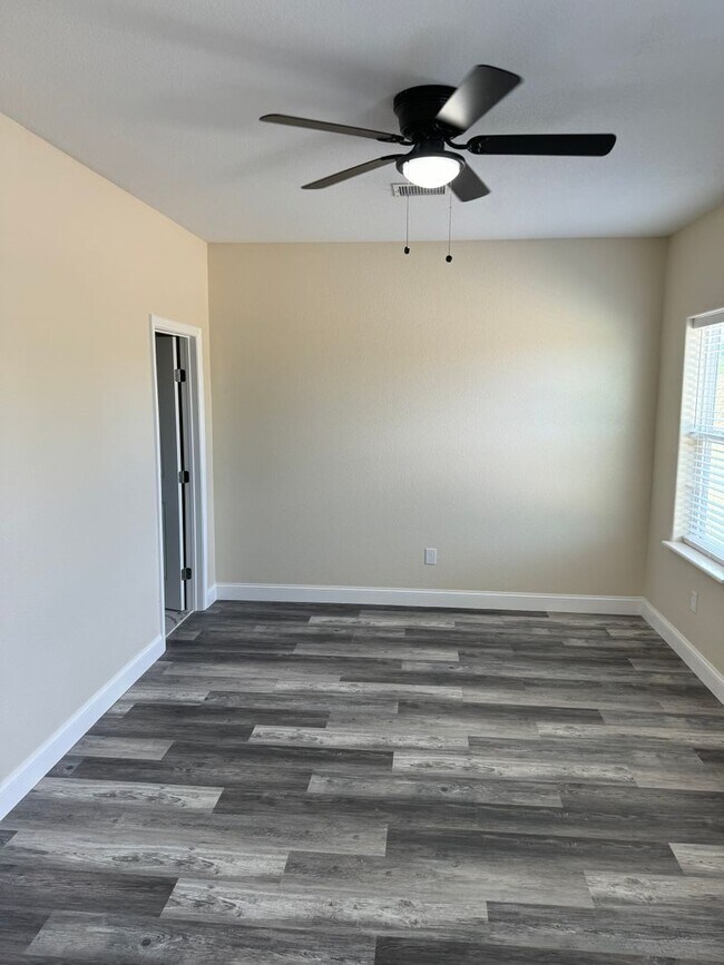 Building Photo - COMING SOON.....Modern Townhome with private fenced yard! HIGH CEILINGS PETS WELCOME