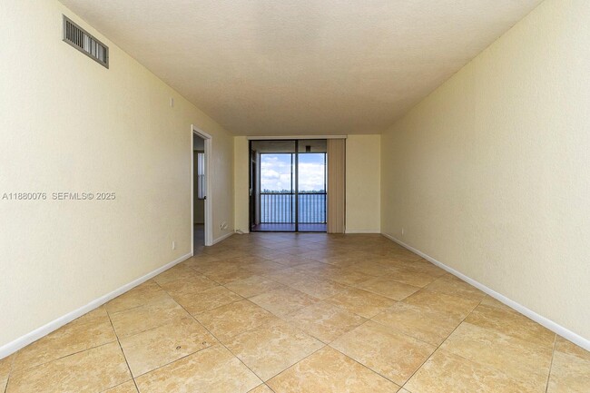 Building Photo - 109 Lake Emerald Dr