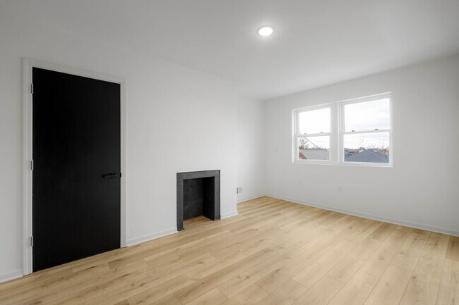 Building Photo - READY FOR MOVE IN! STUNNING 4-bedroom in Greenfield!