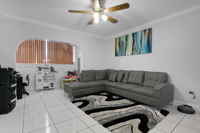 Building Photo - 1555 W 44th Pl